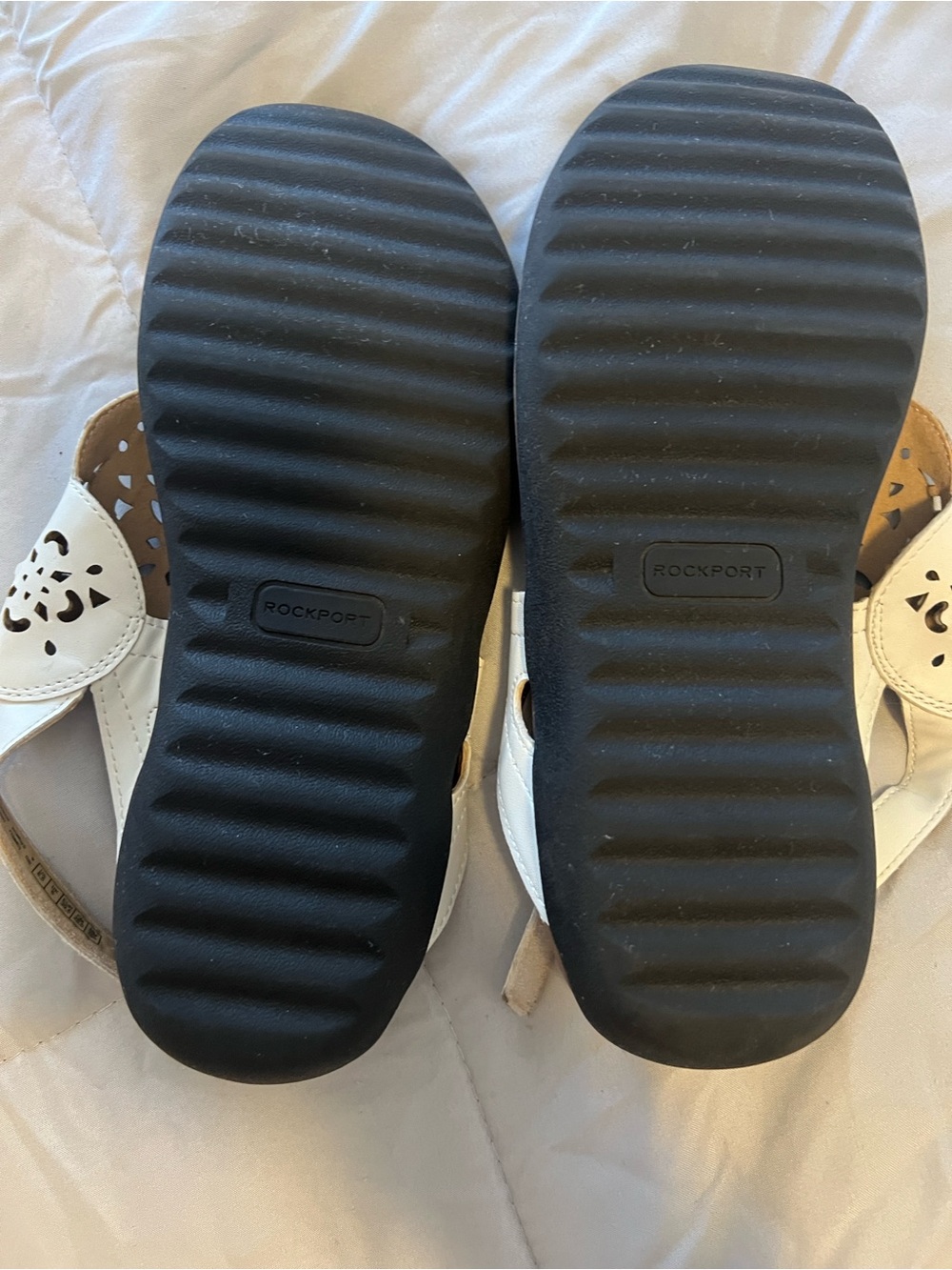 Like New Rockport T-Strap Sandals 8.5 - Picture 2 of 6